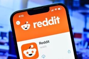 reddit social media application on smartphone